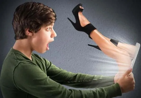 boyfriend finds out his girfriend webcams