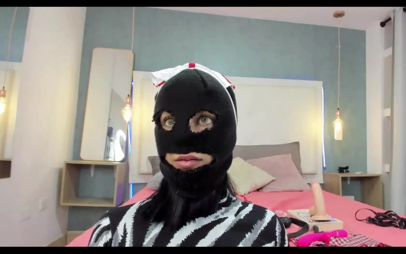 Performer whisRoom Video 1