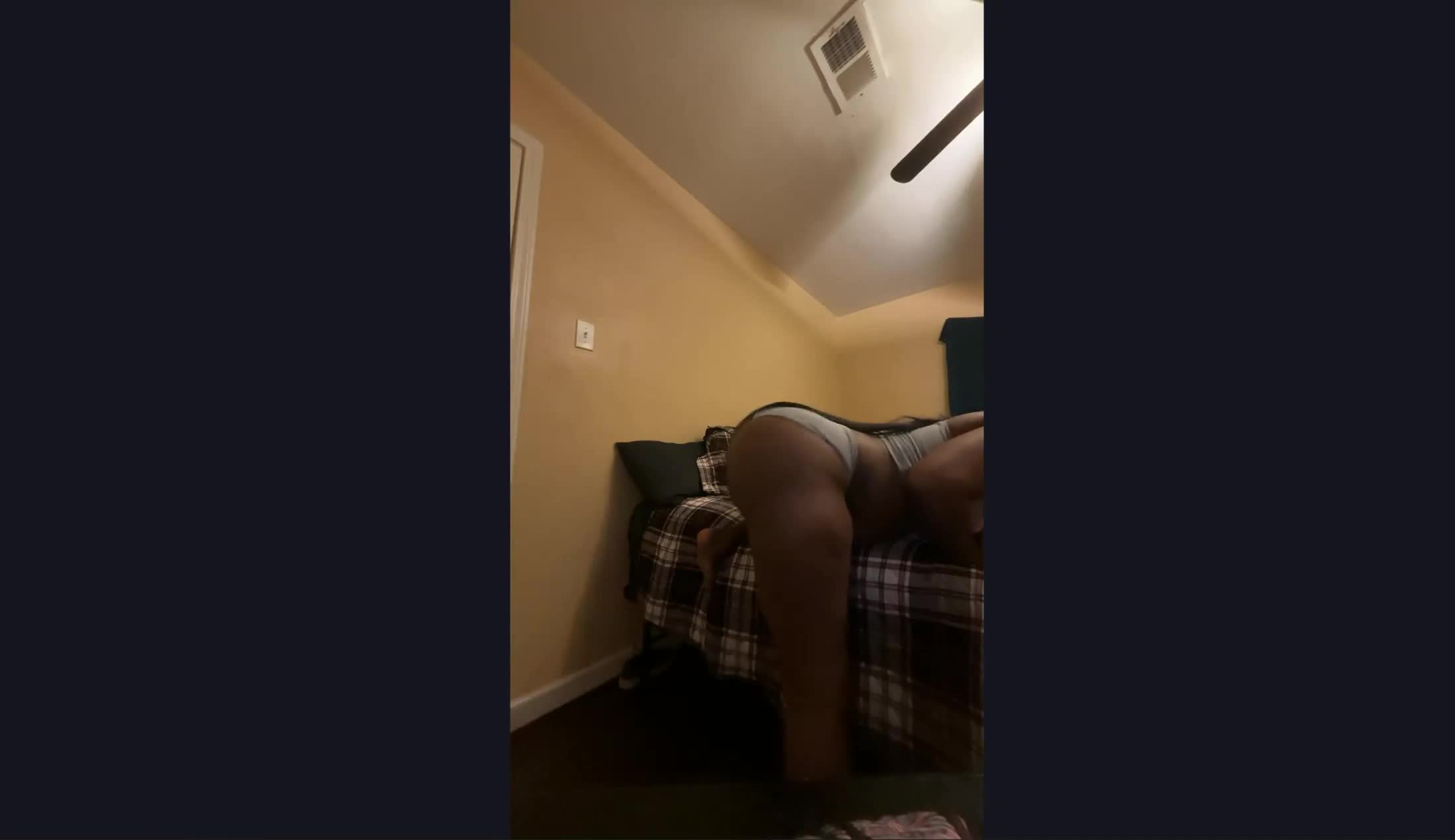 Artiest Lovely_Bottoms Video 1