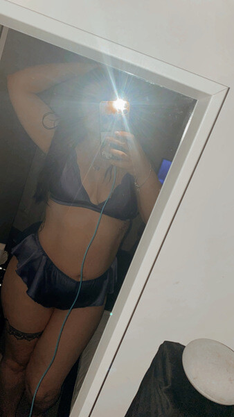 Interprète Flirtycurvycumqueen Photo8