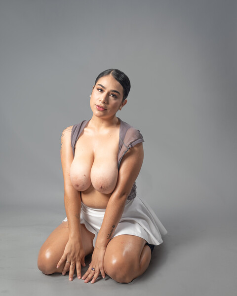 Interprete zyle_boobs Foto 1