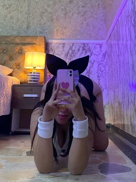 Artista MaeveBigBoobs Foto 1