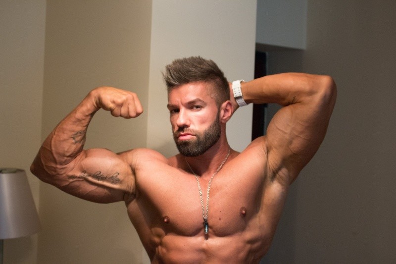 Performer adonis_muscles Photo4
