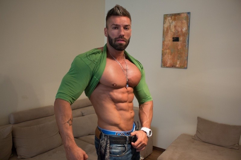 Performer adonis_muscles Photo2