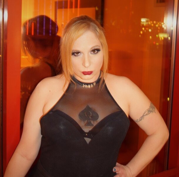Artista HotWifeSarah Foto 1