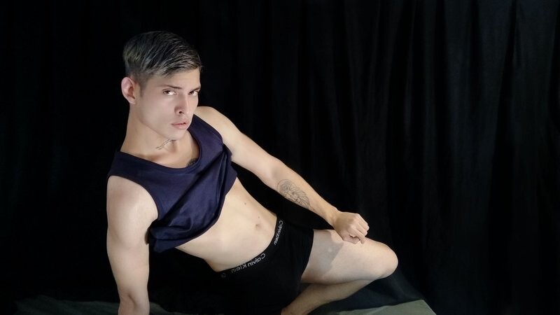 Performer LoganDirtyCock Photo4