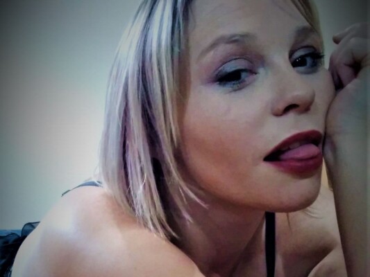 LadySweetbottom cam model profile picture 