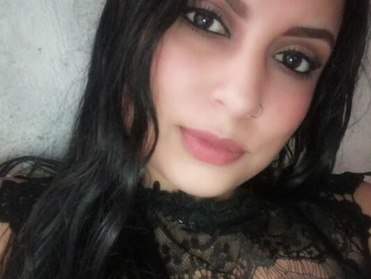 Adelaide kane selfie. Девушка 23 года селфи. Камера creative. Камера creative. Livehdcams.