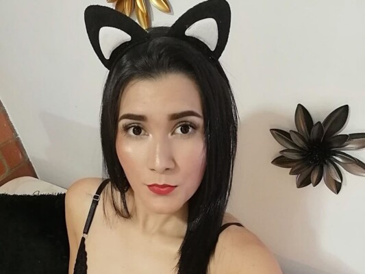 Foto de perfil de modelo de webcam de Emmalatina 