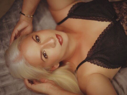 Foto de perfil de modelo de webcam de Naomicasttro 