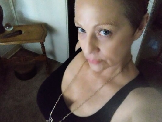 Image de profil du modèle de webcam FemmeFeral