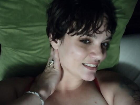 Foto de perfil de modelo de webcam de HellaFine 