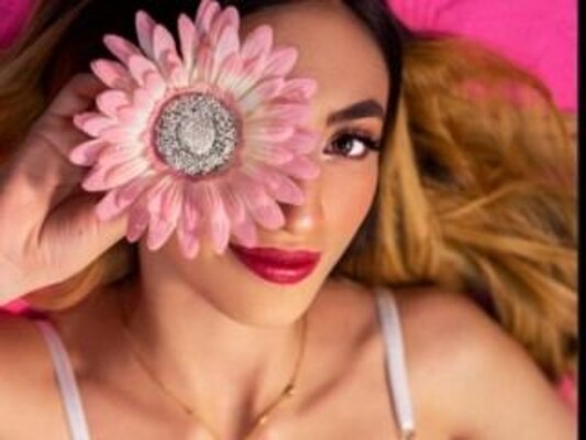 TiffanyBela profilbild på webbkameramodell 