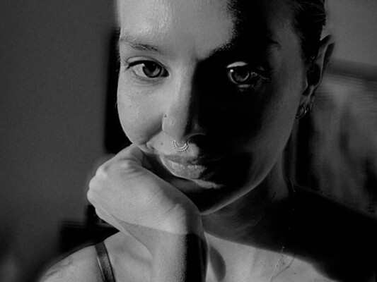 NinaMigi profilbild på webbkameramodell 