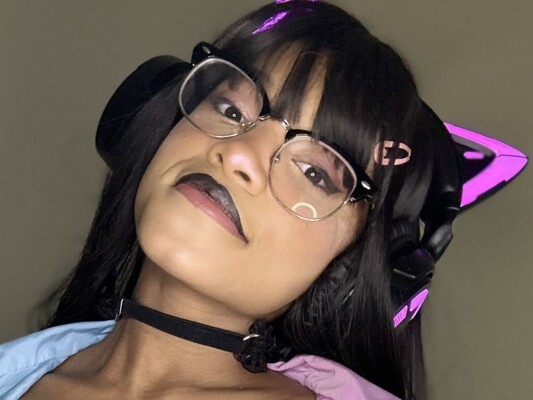 Image de profil du modèle de webcam Sukiwi