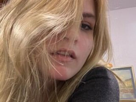 Bustyhoney19 cam model profile picture 