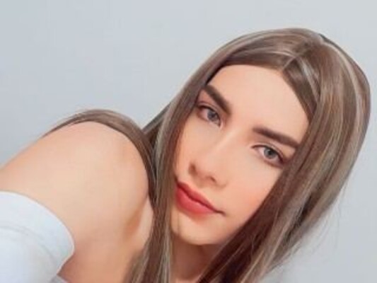 Image de profil du modèle de webcam Emmaajonees