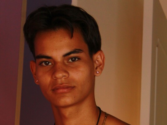 TylerGonzalez profilbild på webbkameramodell 