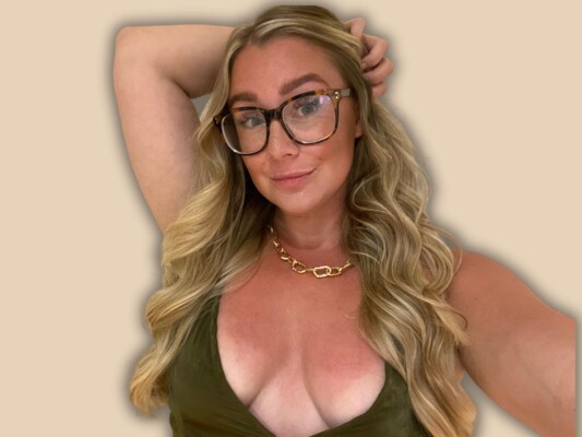 UKDAISYPAWG cam model profile picture 
