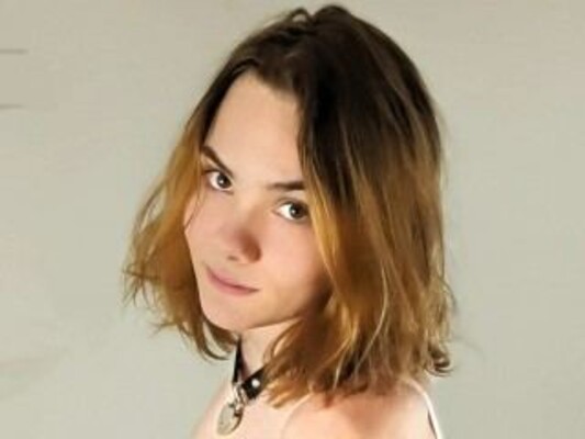 Foto de perfil de modelo de webcam de LilBlossomPet 