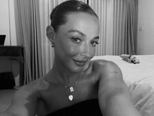 Image de profil du modèle de webcam FlirtySienna
