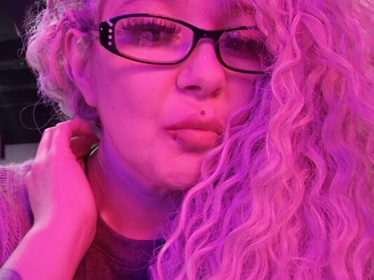Foto de perfil de modelo de webcam de KinkyKurves85 