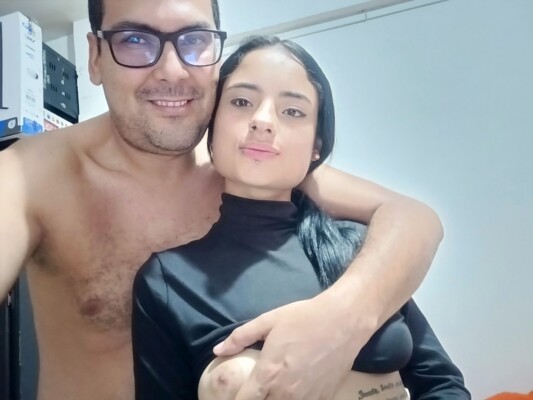 CoupleeHotColombia cam model profile picture 