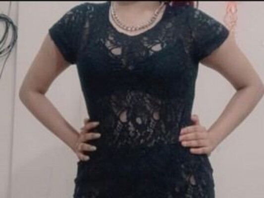 Image de profil du modèle de webcam IndianHotty25