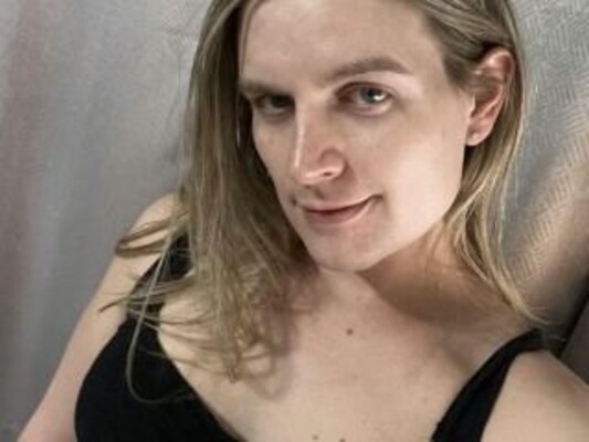 Imagen de perfil de modelo de cámara web de MonicaVox