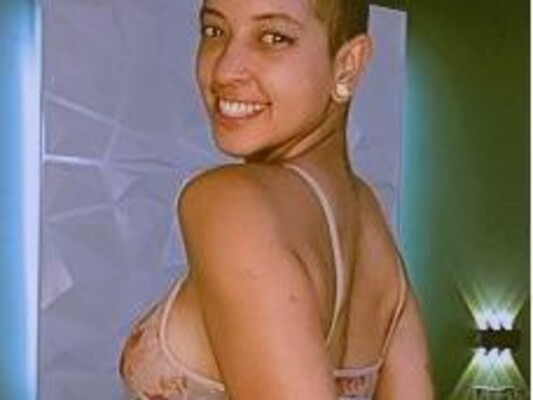 Image de profil du modèle de webcam CanelaDelRio