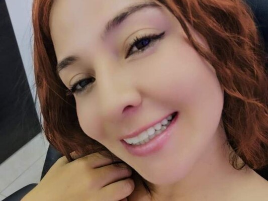 Foto de perfil de modelo de webcam de IssaaOne 