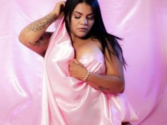 Arianalovelyy cam model profile picture 
