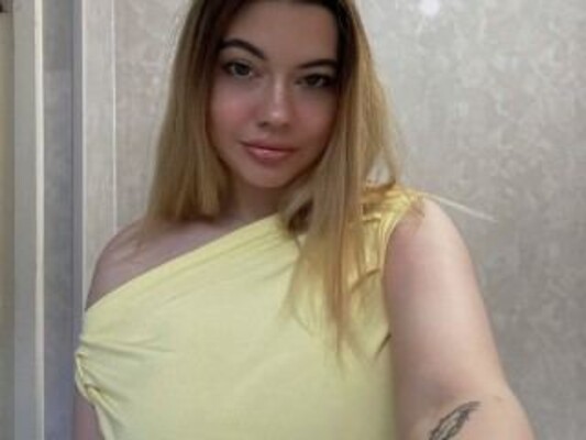 luxuriouslana profilbild på webbkameramodell 