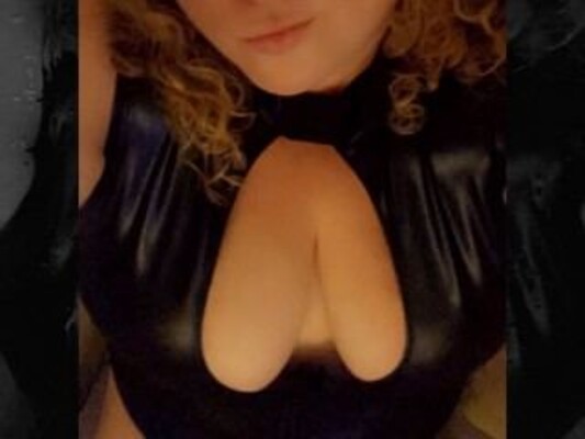 Image de profil du modèle de webcam Sophia36J