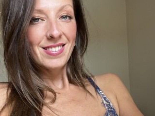 Image de profil du modèle de webcam QueenieTrouble_UK