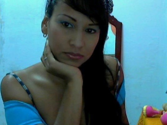 YulianaaBrown profilbild på webbkameramodell 