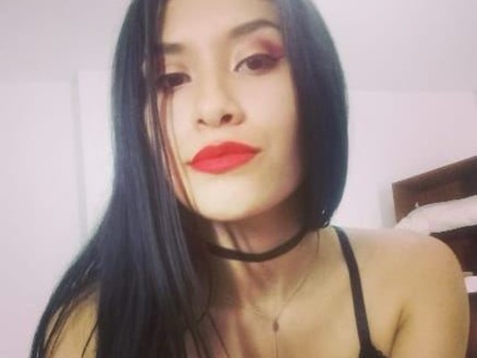 Imagen de perfil de modelo de cámara web de thael_osorio