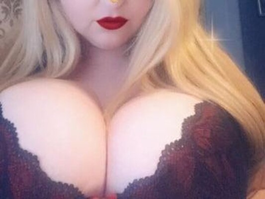 Curvybustyblonde cam model profile picture 