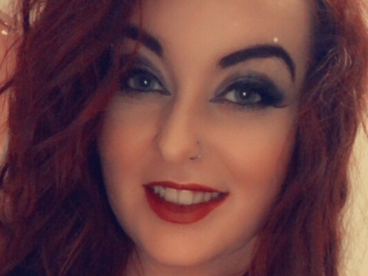 BustyQueenLou cam model profile picture 