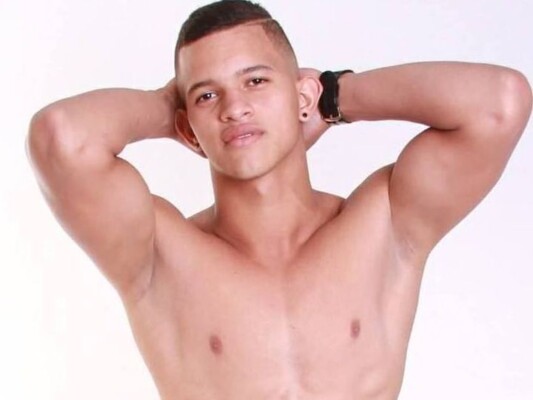 Imagen de perfil de modelo de cámara web de hotLatiin_guy