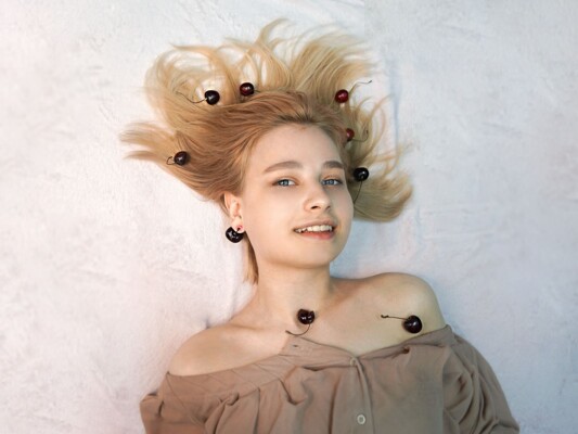 UrsulaCutie cam model profile picture 