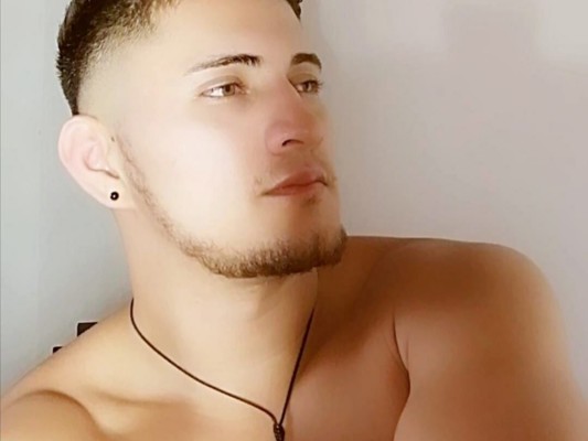 ALEEJANDRO_ROMERO profilbild på webbkameramodell 