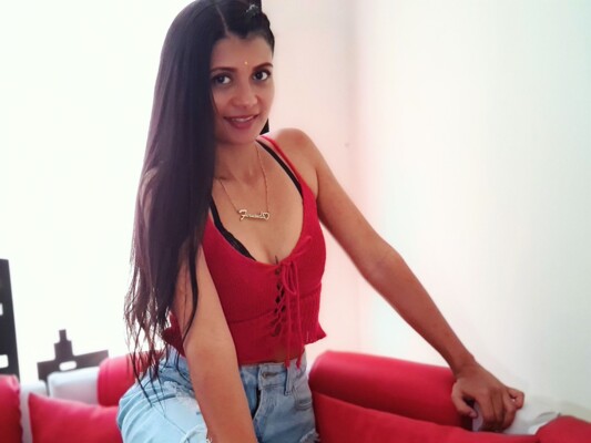 Imagen de perfil de modelo de cámara web de CamilaAlzate