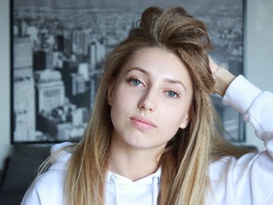 SuzetteSoler cam model profile picture 