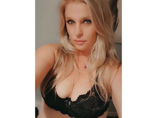 BustyBlondeQueen profilbild på webbkameramodell 