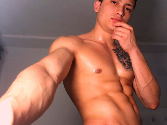 Image de profil du modèle de webcam Zeus_MuscleHot