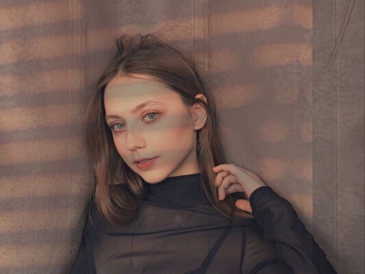 MellyCarica cam model profile picture 