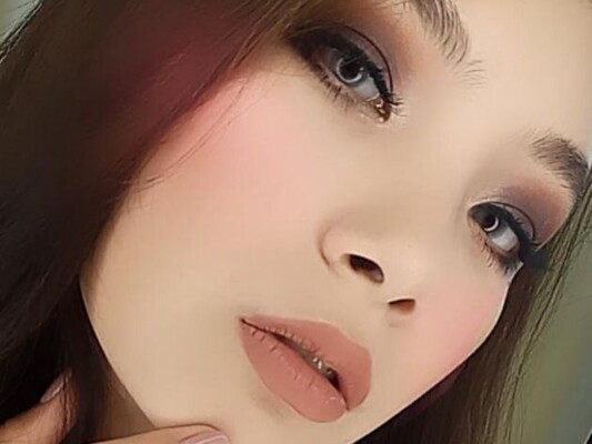 Image de profil du modèle de webcam Adali_Lin