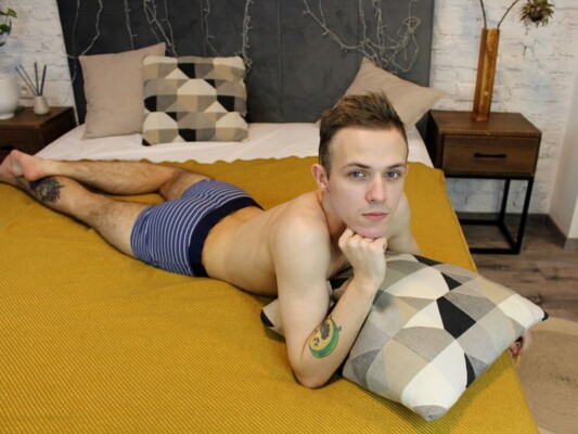 Ethan_Pand cam model profile picture 