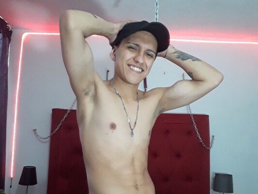 Anthony_Clover cam model profile picture 